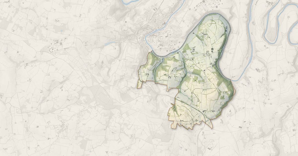 Portrait cartographique de Saint-Coulitz : relief, eau, forêts, bâti et voies, calculés à partir des données de l'IGN