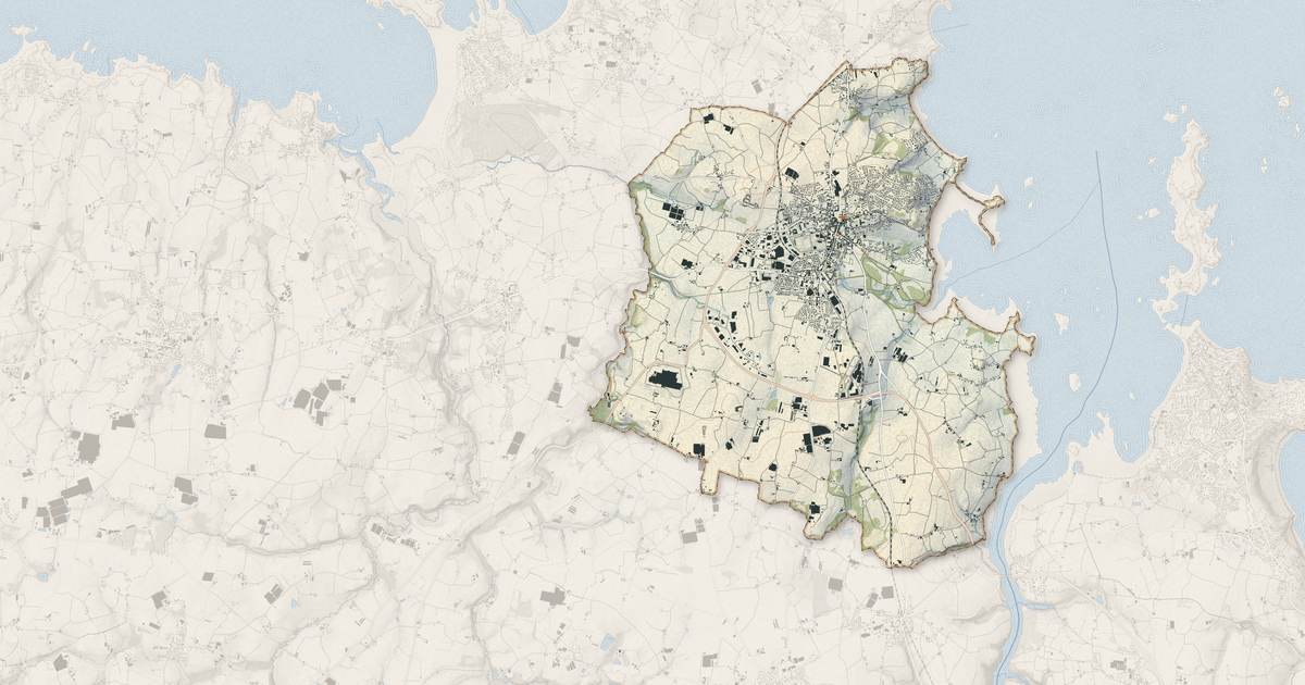 Portrait cartographique de Saint-Pol-de-Léon : relief, eau, forêts, bâti et voies, calculés à partir des données de l'IGN