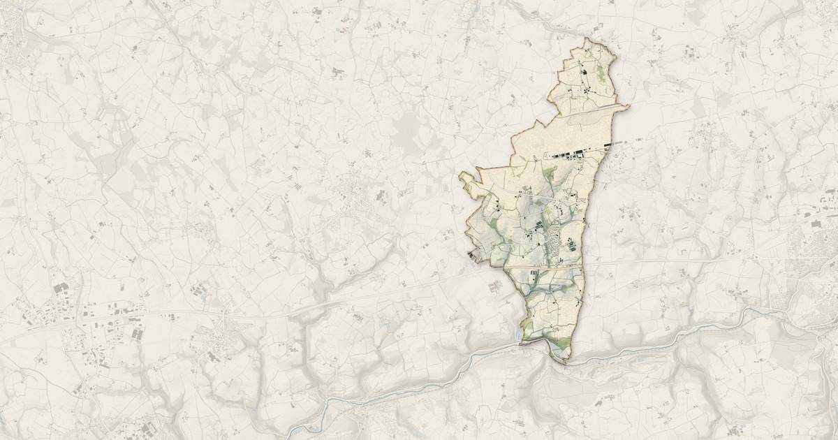 Portrait cartographique de Saint-Servais : relief, eau, forêts, bâti et voies, calculés à partir des données de l'IGN