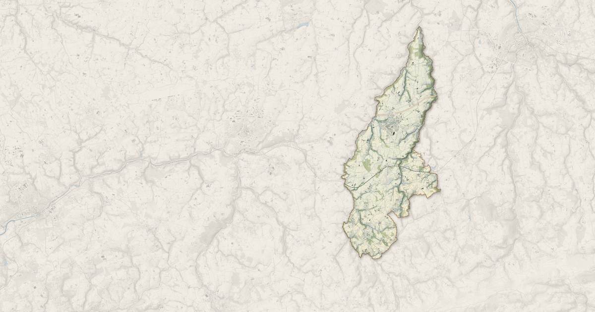 Portrait cartographique de Saint-Thégonnec Loc-Eguiner : relief, eau, forêts, bâti et voies, calculés à partir des données de l'IGN