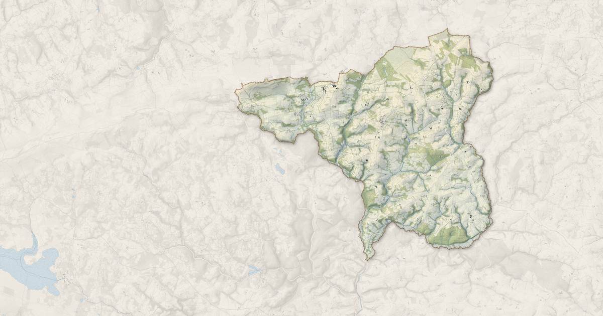 Portrait cartographique de Scrignac : relief, eau, forêts, bâti et voies, calculés à partir des données de l'IGN