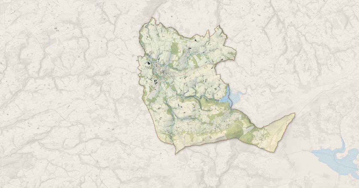 Portrait cartographique de Sizun : relief, eau, forêts, bâti et voies, calculés à partir des données de l'IGN