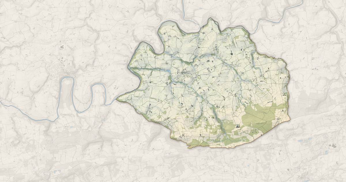 Portrait cartographique de Spézet : relief, eau, forêts, bâti et voies, calculés à partir des données de l'IGN