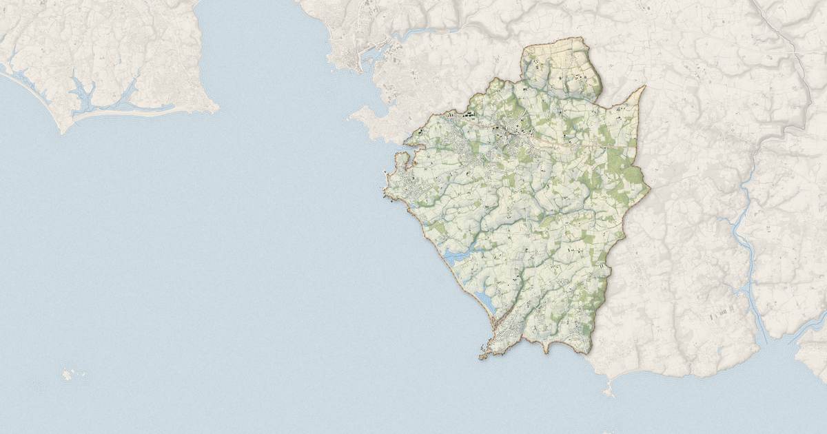 Portrait cartographique de Trégunc : relief, eau, forêts, bâti et voies, calculés à partir des données de l'IGN