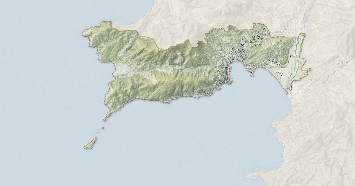 Portrait cartographique de Ajaccio : relief, eau, forêts, bâti et voies, calculés à partir des données de l'IGN