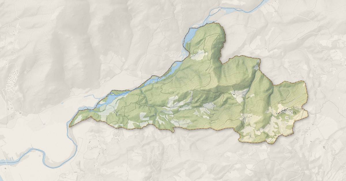 Portrait cartographique de Ambiegna : relief, eau, forêts, bâti et voies, calculés à partir des données de l'IGN