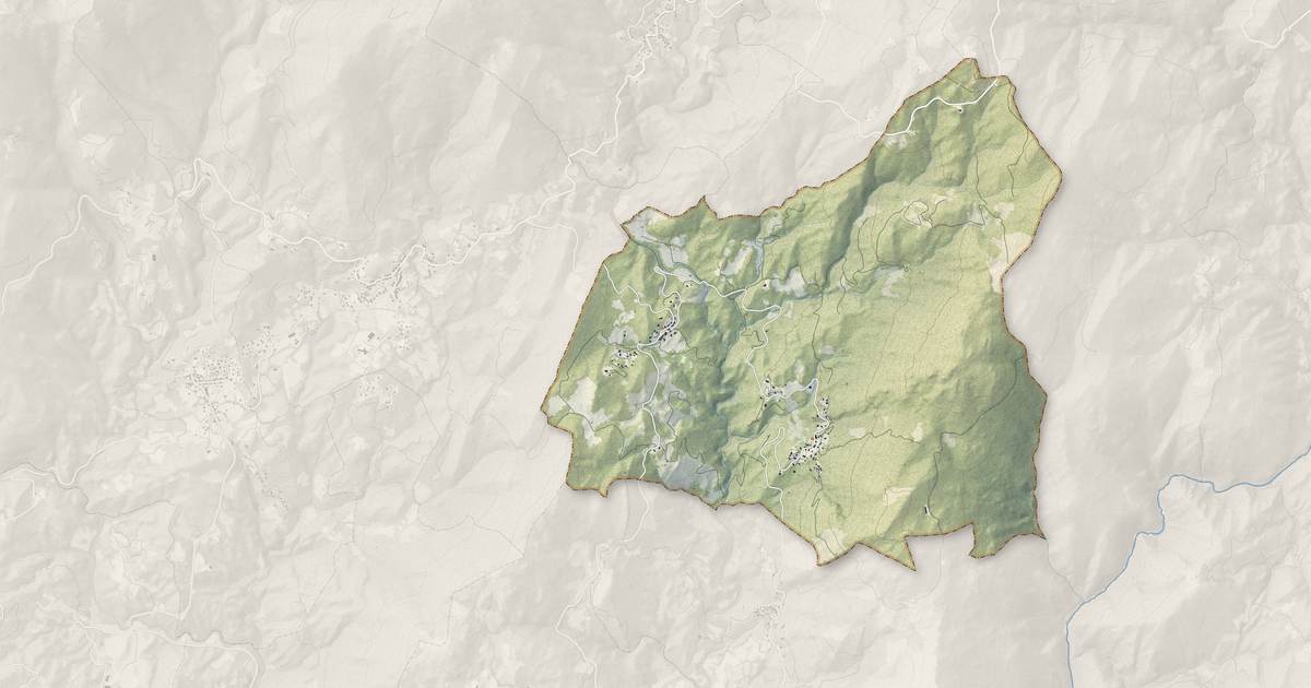 Portrait cartographique de Azilone-Ampaza : relief, eau, forêts, bâti et voies, calculés à partir des données de l'IGN