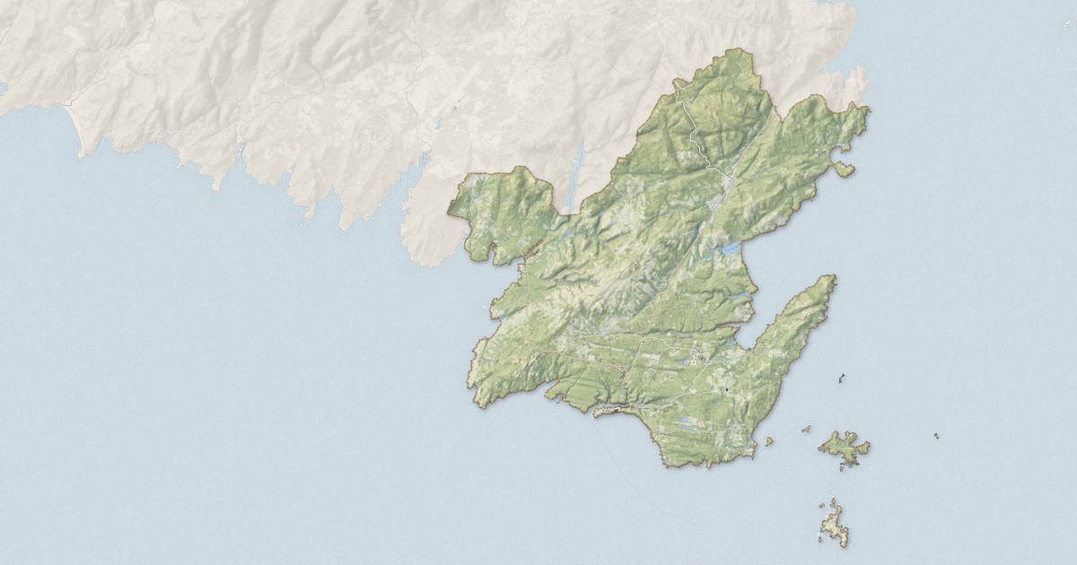 Portrait cartographique de Bonifacio : relief, eau, forêts, bâti et voies, calculés à partir des données de l'IGN