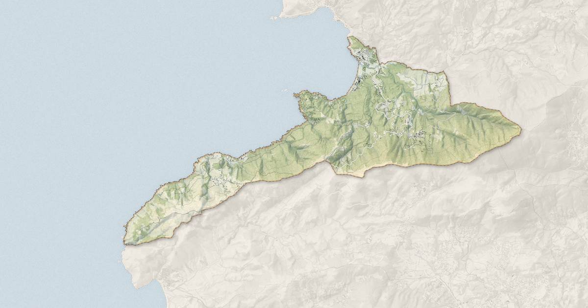 Portrait cartographique de Calcatoggio : relief, eau, forêts, bâti et voies, calculés à partir des données de l'IGN