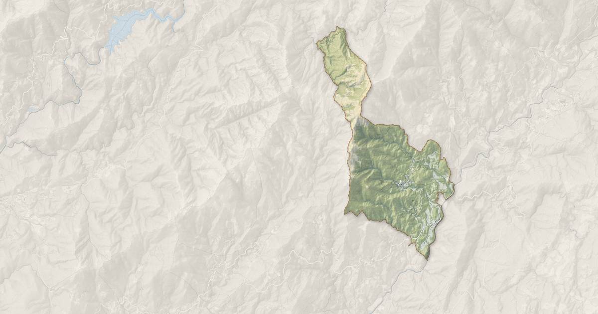 Portrait cartographique de Guitera-les-Bains : relief, eau, forêts, bâti et voies, calculés à partir des données de l'IGN