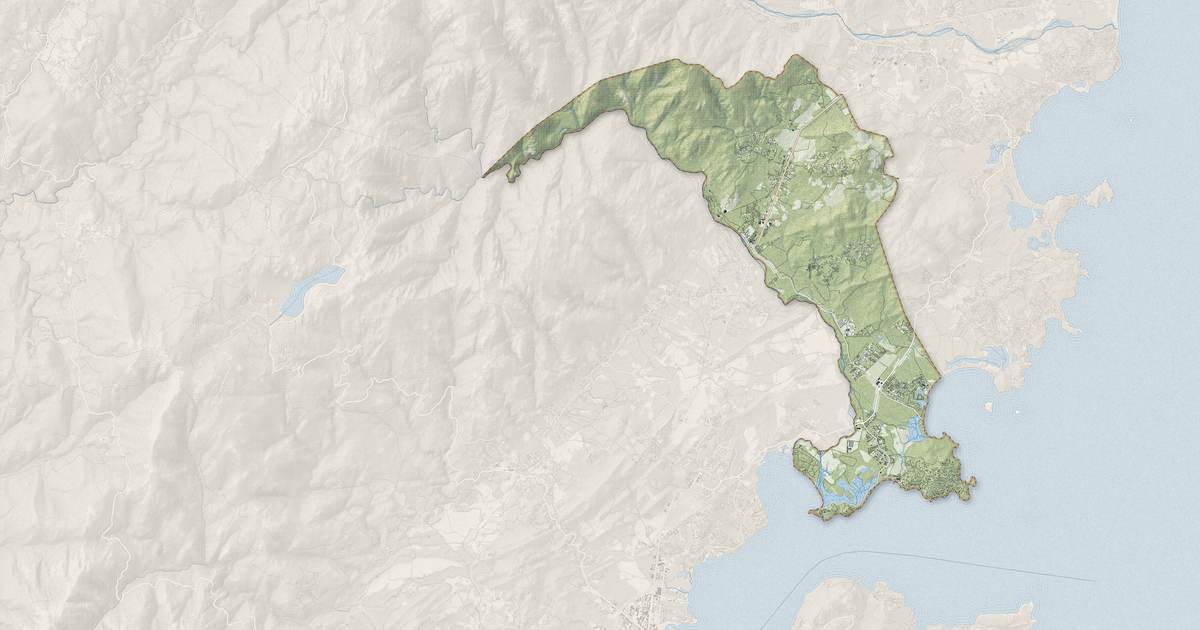 Portrait cartographique de Lecci : relief, eau, forêts, bâti et voies, calculés à partir des données de l'IGN