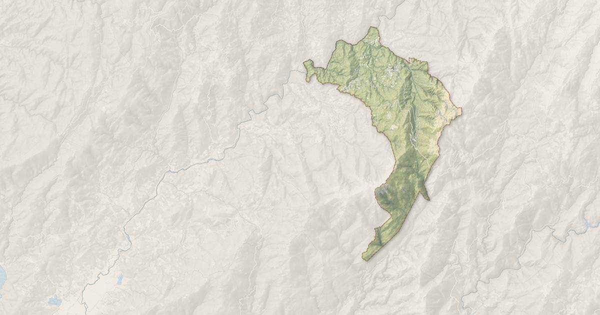 Portrait cartographique de Moca-Croce : relief, eau, forêts, bâti et voies, calculés à partir des données de l'IGN