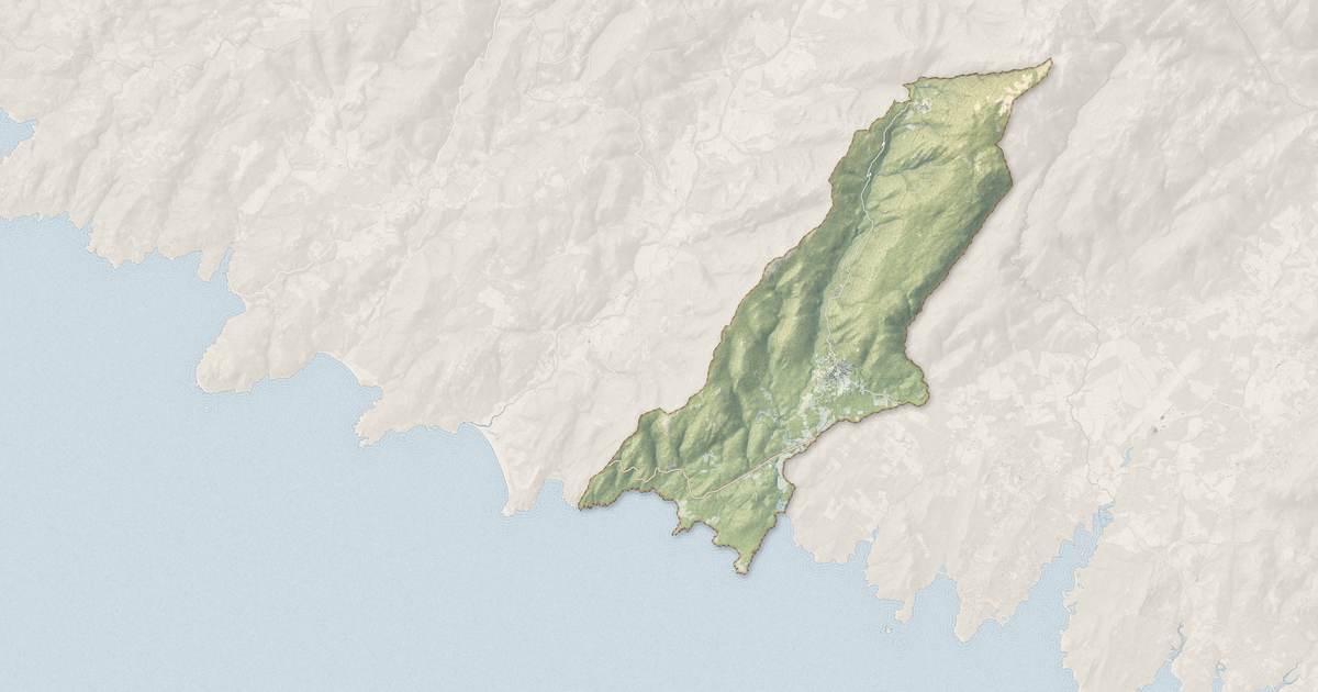 Portrait cartographique de Monacia-d'Aullène : relief, eau, forêts, bâti et voies, calculés à partir des données de l'IGN