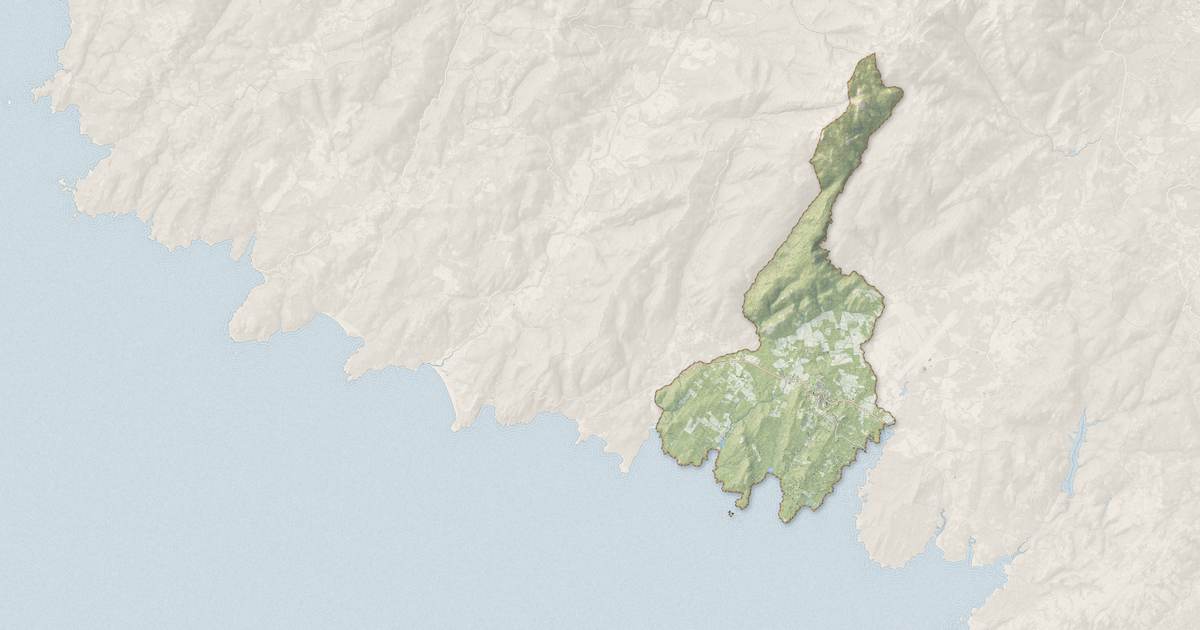 Portrait cartographique de Pianottoli-Caldarello : relief, eau, forêts, bâti et voies, calculés à partir des données de l'IGN