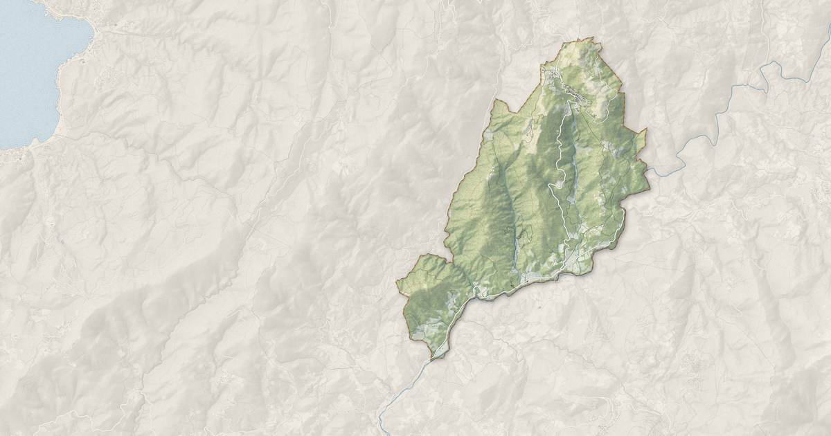 Portrait cartographique de Pila-Canale : relief, eau, forêts, bâti et voies, calculés à partir des données de l'IGN