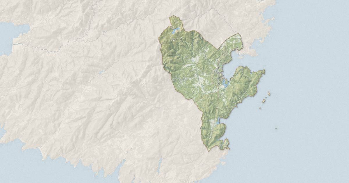 Portrait cartographique de Porto-Vecchio : relief, eau, forêts, bâti et voies