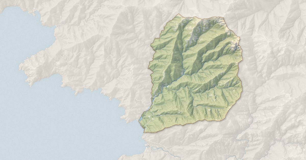 Portrait cartographique de Serriera : relief, eau, forêts, bâti et voies, calculés à partir des données de l'IGN
