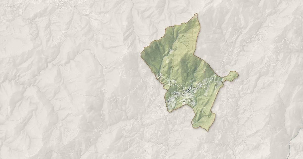Portrait cartographique de Santa-Maria-Siché : relief, eau, forêts, bâti et voies, calculés à partir des données de l'IGN