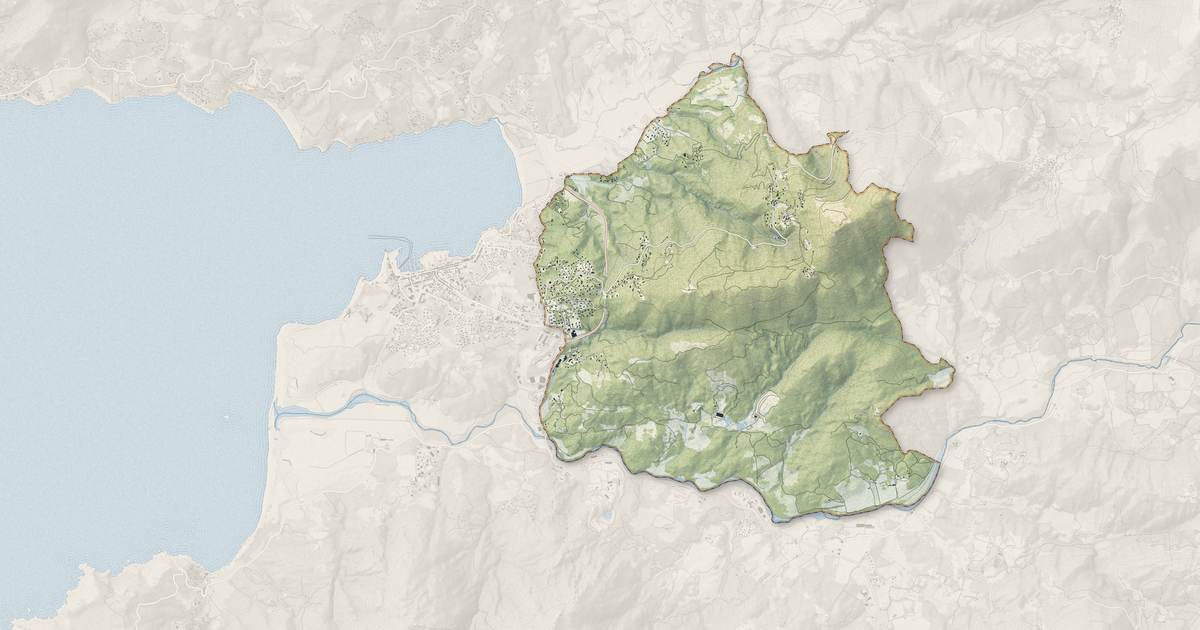 Portrait cartographique de Viggianello : relief, eau, forêts, bâti et voies, calculés à partir des données de l'IGN
