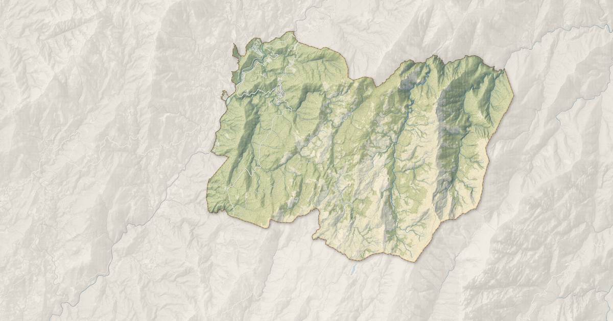 Portrait cartographique de Zicavo : relief, eau, forêts, bâti et voies, calculés à partir des données de l'IGN