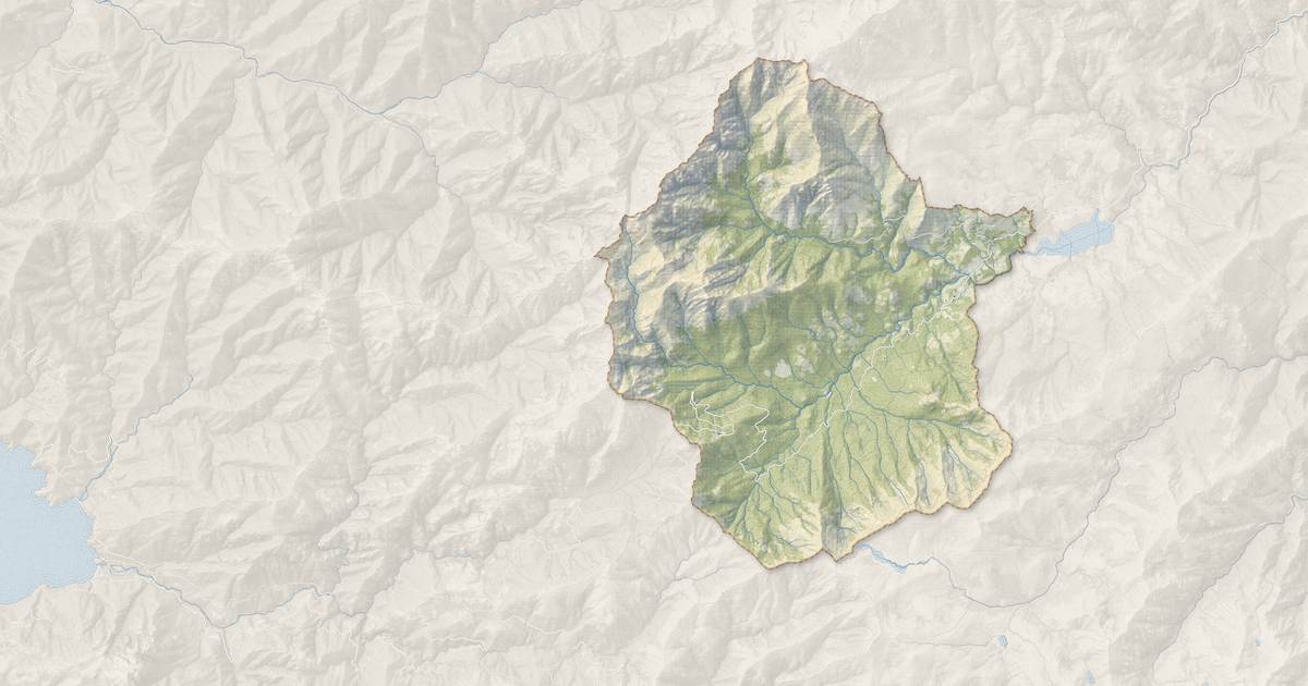 Portrait cartographique de Albertacce : relief, eau, forêts, bâti et voies, calculés à partir des données de l'IGN