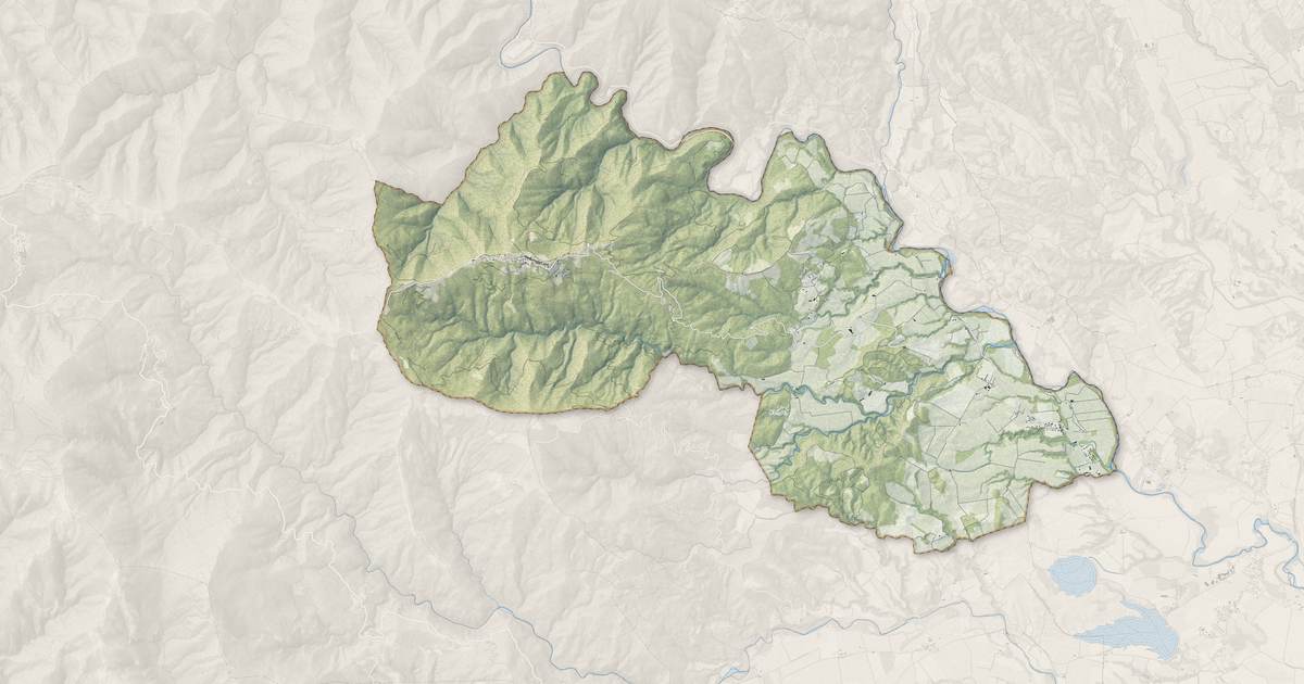 Portrait cartographique de Antisanti : relief, eau, forêts, bâti et voies, calculés à partir des données de l'IGN