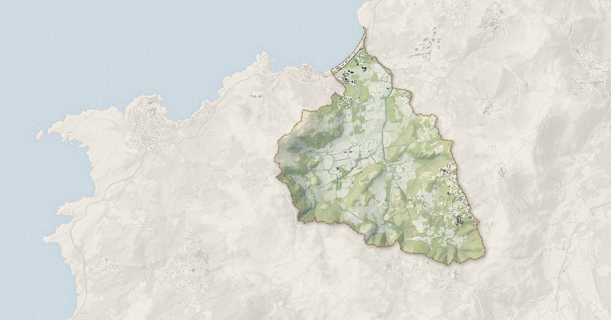 Portrait cartographique de Aregno : relief, eau, forêts, bâti et voies, calculés à partir des données de l'IGN