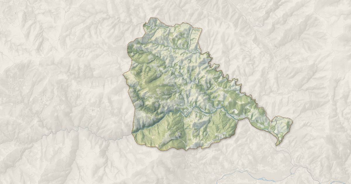 Portrait cartographique de Castifao : relief, eau, forêts, bâti et voies, calculés à partir des données de l'IGN