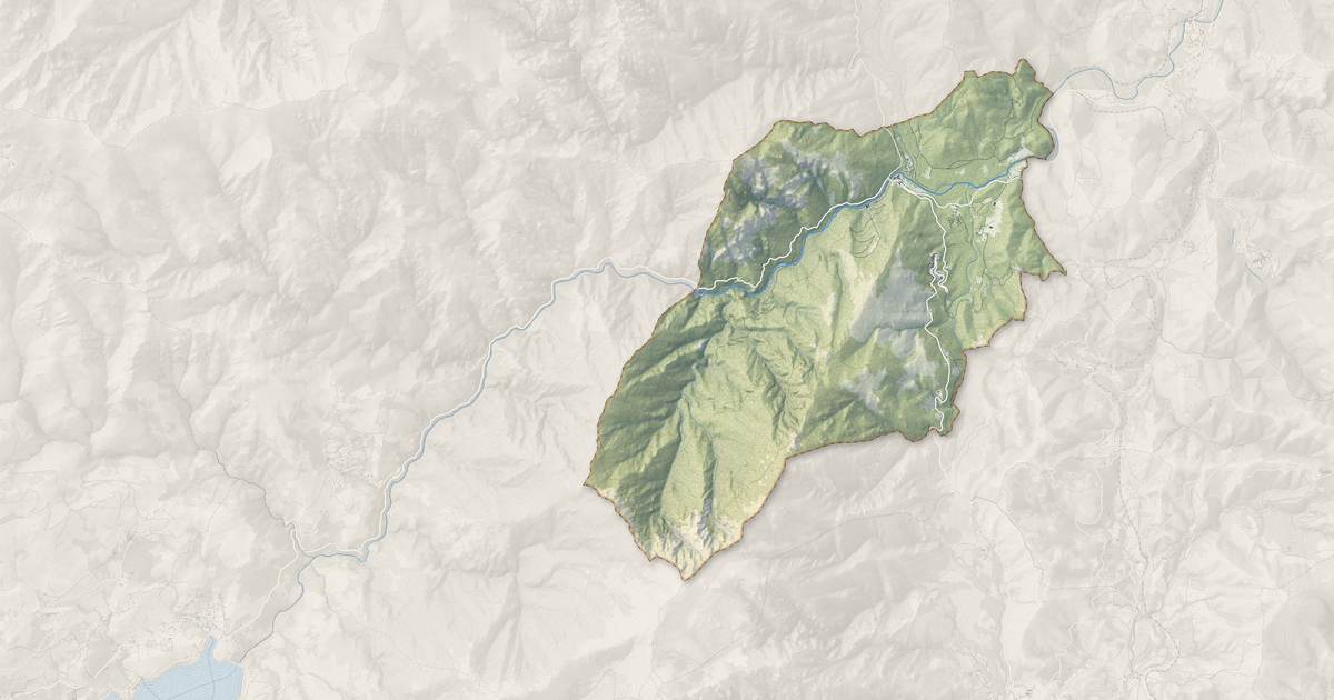 Portrait cartographique de Castirla : relief, eau, forêts, bâti et voies, calculés à partir des données de l'IGN