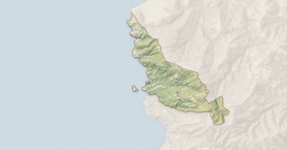 Portrait cartographique de Centuri : relief, eau, forêts, bâti et voies, calculés à partir des données de l'IGN