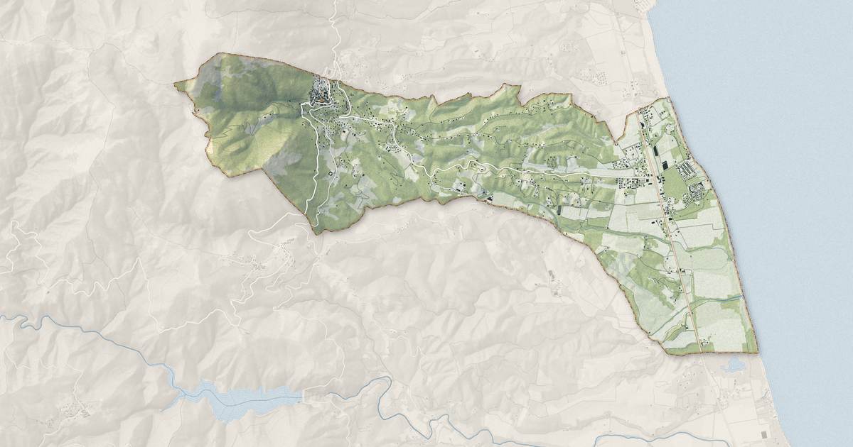 Portrait cartographique de Cervione : relief, eau, forêts, bâti et voies, calculés à partir des données de l'IGN