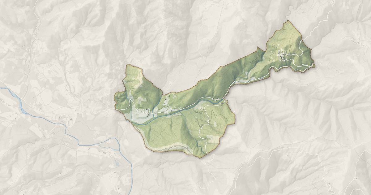 Portrait cartographique de Favalello : relief, eau, forêts, bâti et voies, calculés à partir des données de l'IGN