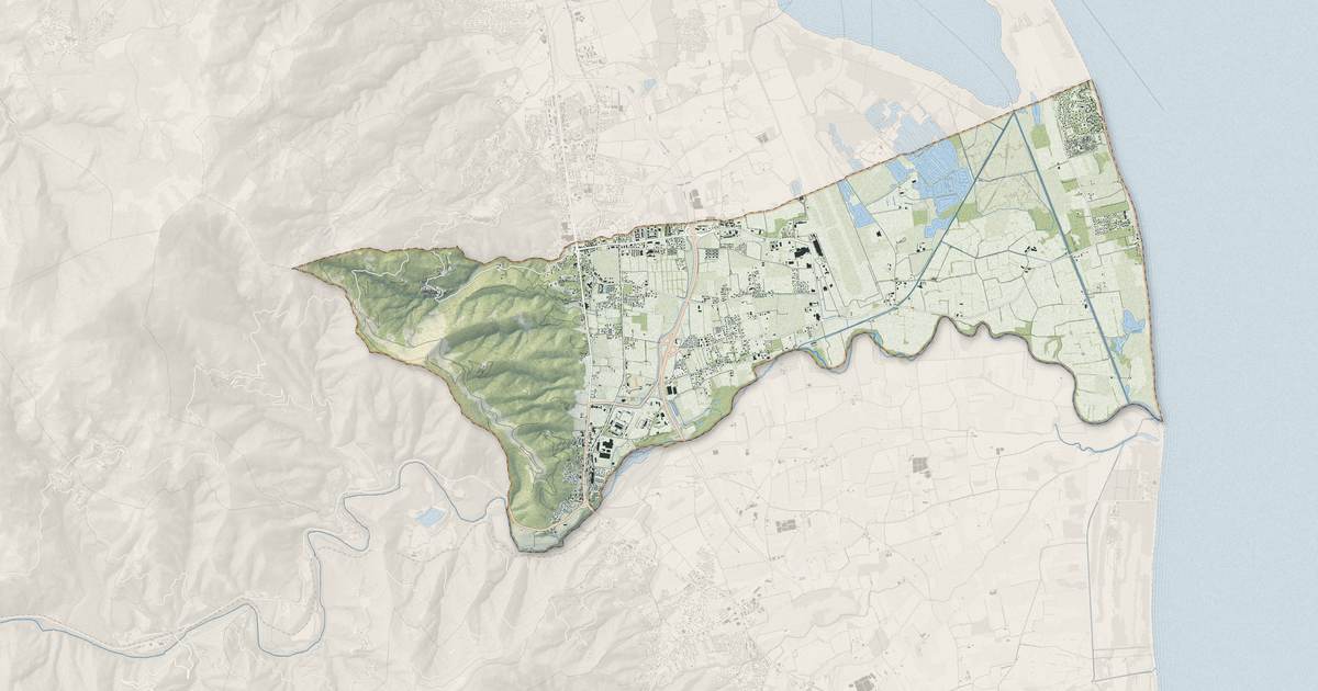 Portrait cartographique de Lucciana : relief, eau, forêts, bâti et voies, calculés à partir des données de l'IGN