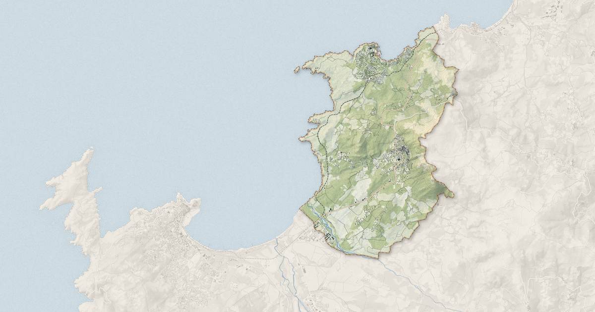 Portrait cartographique de Lumio : relief, eau, forêts, bâti et voies, calculés à partir des données de l'IGN