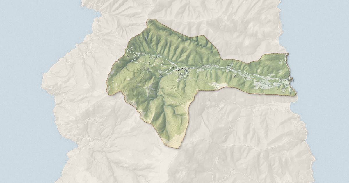 Portrait cartographique de Luri : relief, eau, forêts, bâti et voies, calculés à partir des données de l'IGN