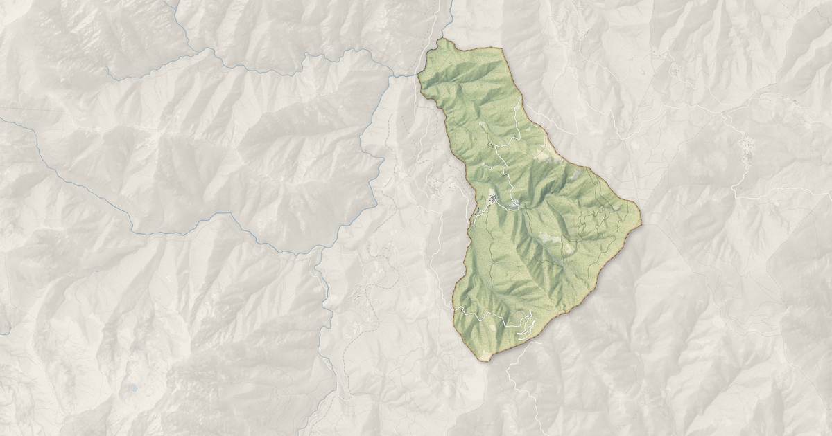 Portrait cartographique de Muracciole : relief, eau, forêts, bâti et voies, calculés à partir des données de l'IGN