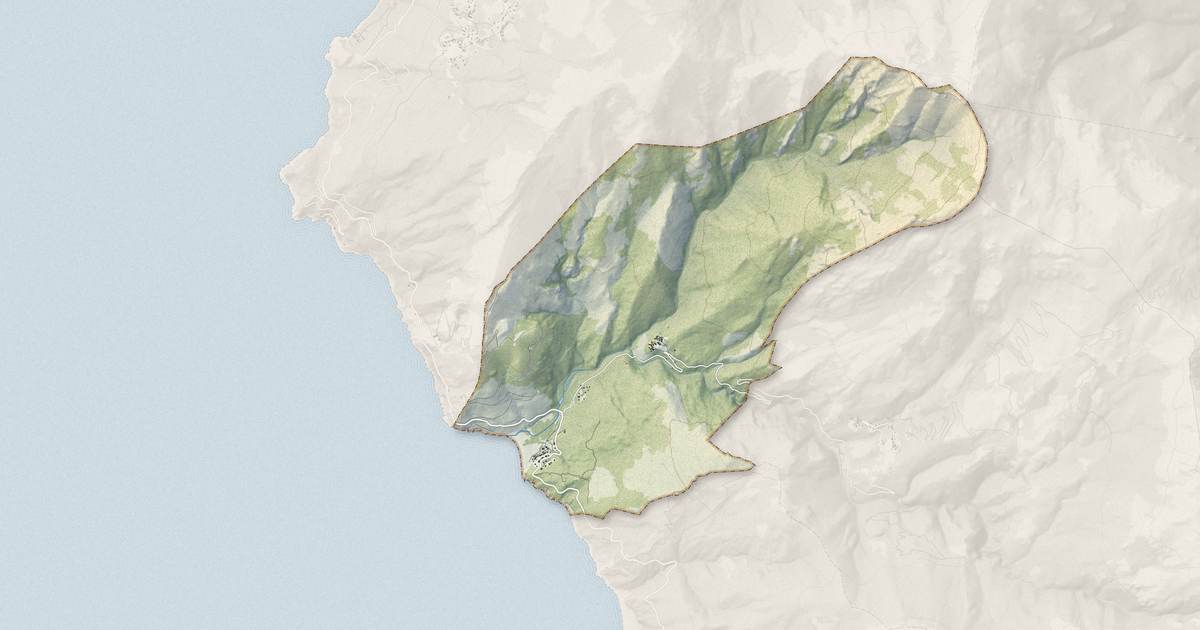 Portrait cartographique de Ogliastro : relief, eau, forêts, bâti et voies, calculés à partir des données de l'IGN