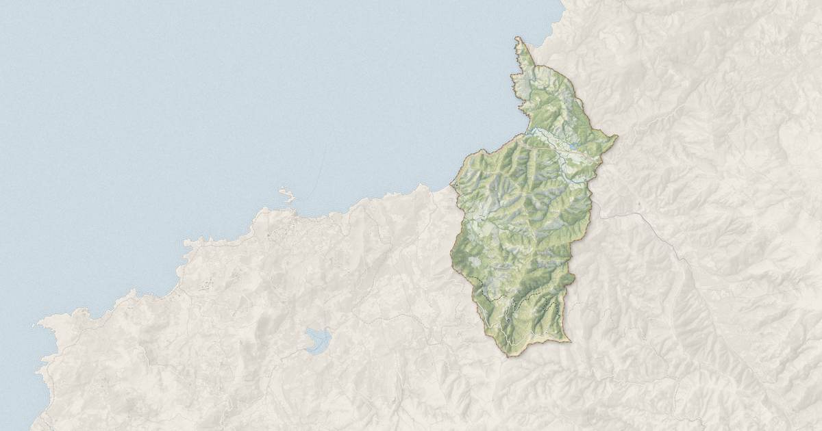 Portrait cartographique de Palasca : relief, eau, forêts, bâti et voies, calculés à partir des données de l'IGN