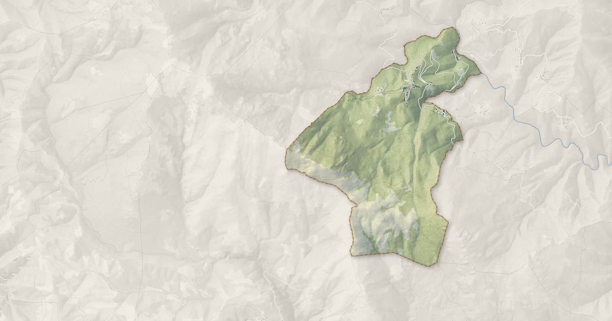 Portrait cartographique de Perelli : relief, eau, forêts, bâti et voies, calculés à partir des données de l'IGN