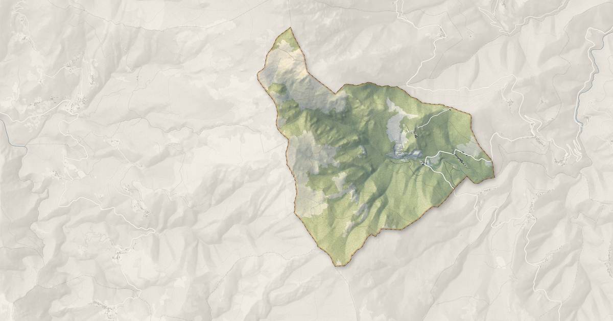 Portrait cartographique de Pie-d'Orezza : relief, eau, forêts, bâti et voies, calculés à partir des données de l'IGN