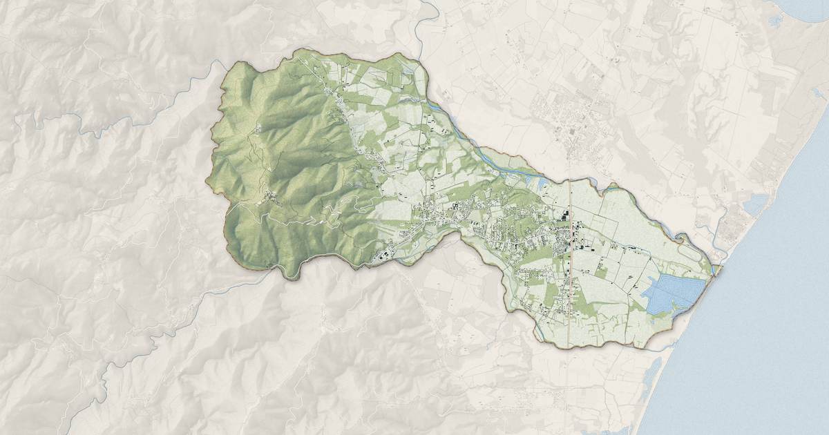 Portrait cartographique de Prunelli-di-Fiumorbo : relief, eau, forêts, bâti et voies, calculés à partir des données de l'IGN