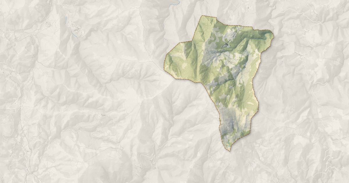 Portrait cartographique de Rusio : relief, eau, forêts, bâti et voies, calculés à partir des données de l'IGN