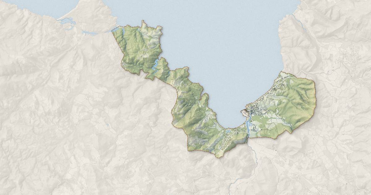 Portrait cartographique de Saint-Florent : relief, eau, forêts, bâti et voies, calculés à partir des données de l'IGN