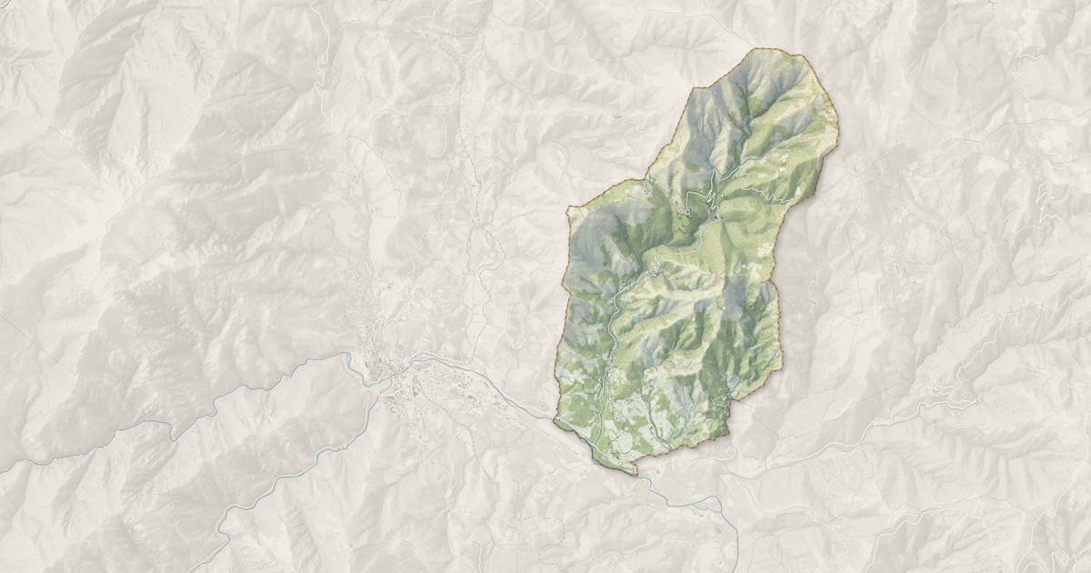 Portrait cartographique de Santa-Lucia-di-Mercurio : relief, eau, forêts, bâti et voies, calculés à partir des données de l'IGN
