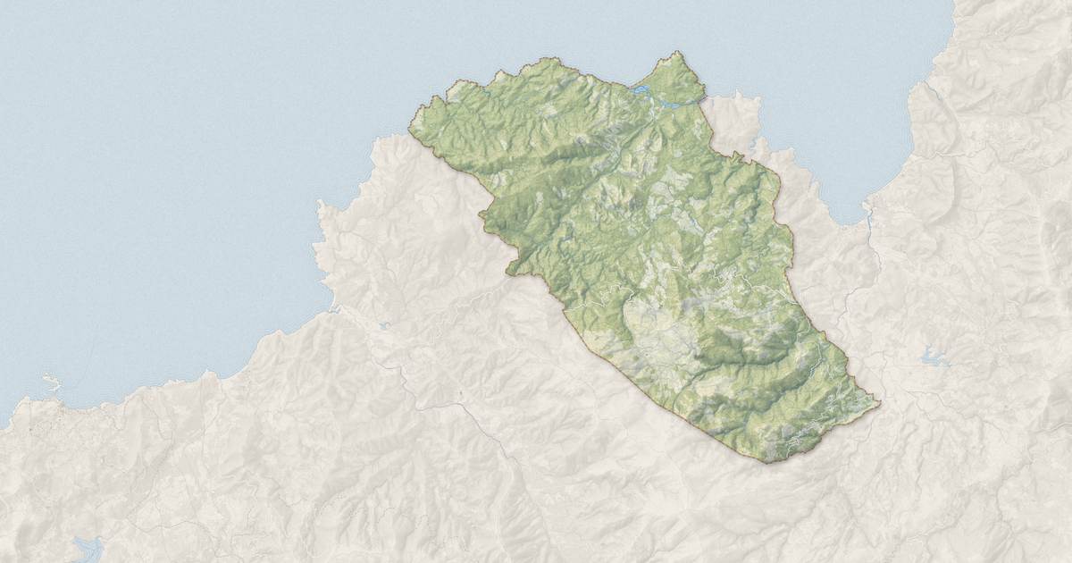 Portrait cartographique de Santo-Pietro-di-Tenda : relief, eau, forêts, bâti et voies, calculés à partir des données de l'IGN