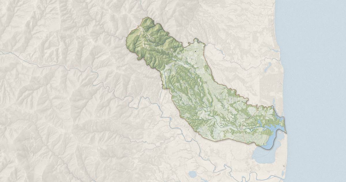 Portrait cartographique de Tallone : relief, eau, forêts, bâti et voies, calculés à partir des données de l'IGN