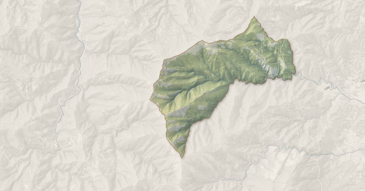 Portrait cartographique de Velone-Orneto : relief, eau, forêts, bâti et voies, calculés à partir des données de l'IGN