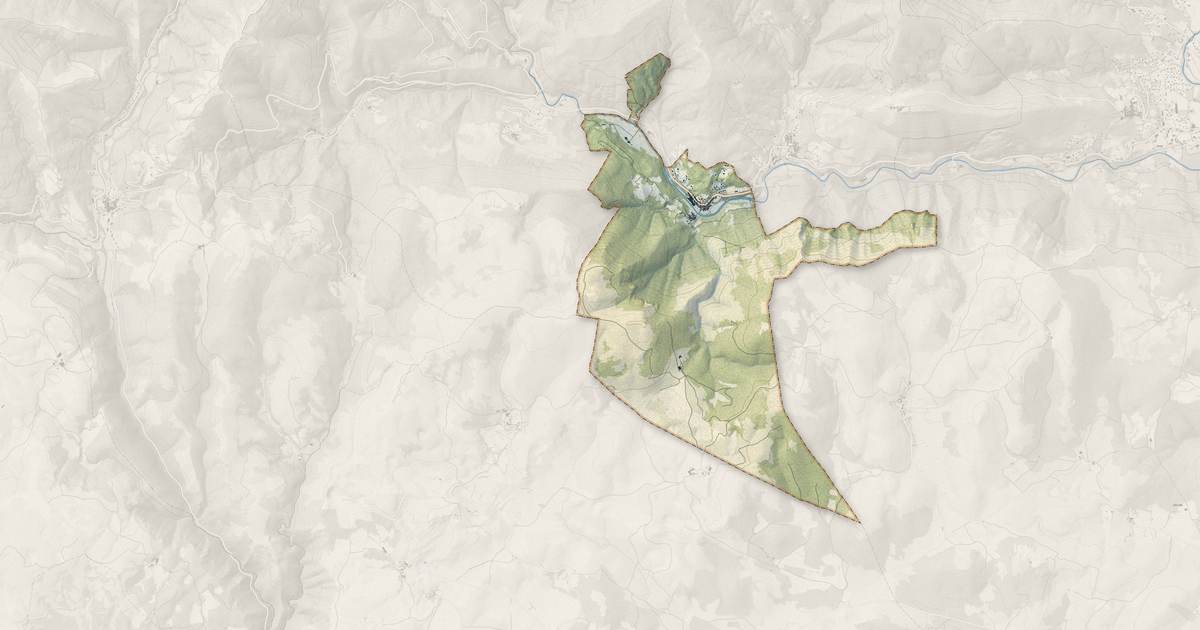 Portrait cartographique de Arre : relief, eau, forêts, bâti et voies, calculés à partir des données de l'IGN
