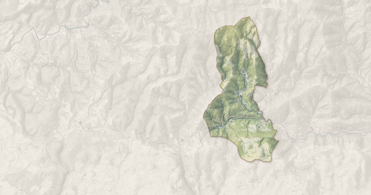 Portrait cartographique de Arrigas : relief, eau, forêts, bâti et voies, calculés à partir des données de l'IGN
