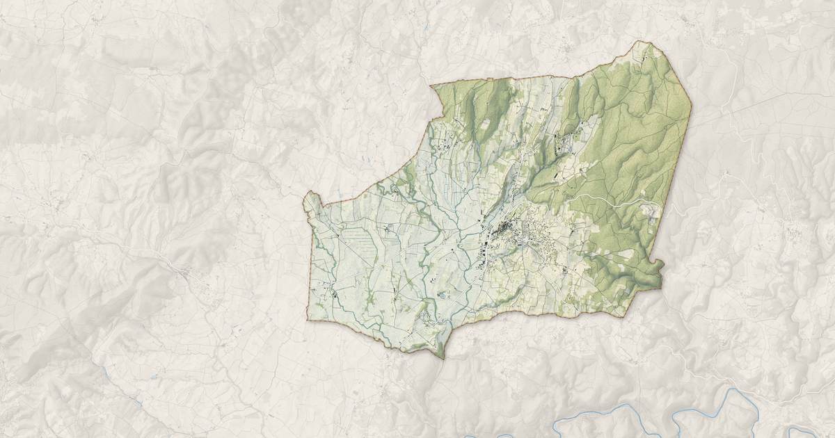 Portrait cartographique de Barjac : relief, eau, forêts, bâti et voies, calculés à partir des données de l'IGN